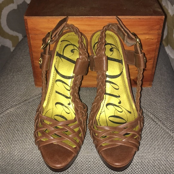 Dereon Brown Heels - Picture 2 of 4